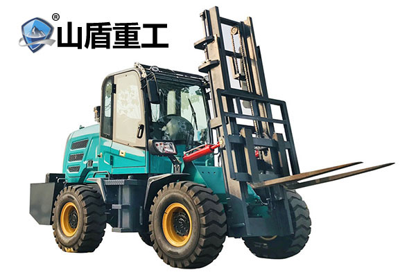 四驅(qū)越野叉車(chē)